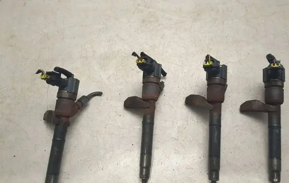 Hyundai ix20 Fuel injectors set 0445110320