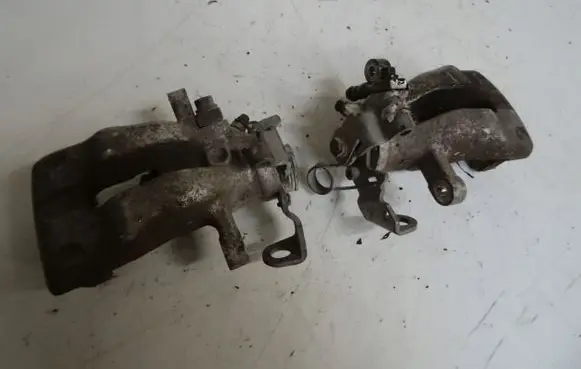 Opel Meriva A Rear brake caliper