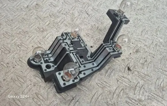 Audi TT Mk1 Tail light bulb cover holder 89100109