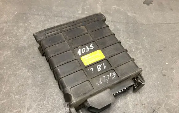 Volkswagen Golf II Engine control unit/module 0280800042 321906263B