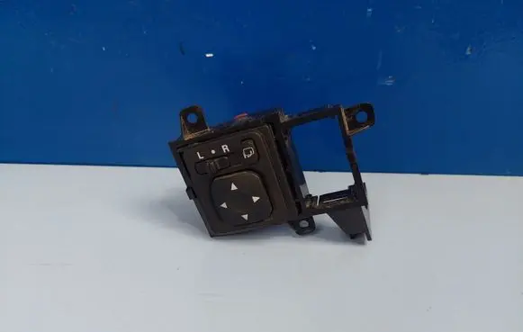 Wing mirror switch