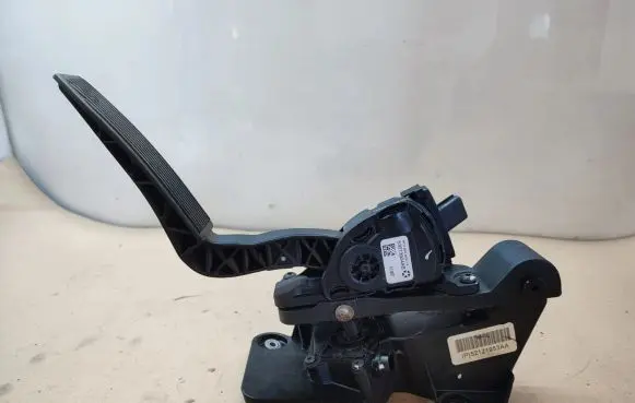 Jeep Grand Cherokee (WK) Accelerator throttle pedal 53013904AB