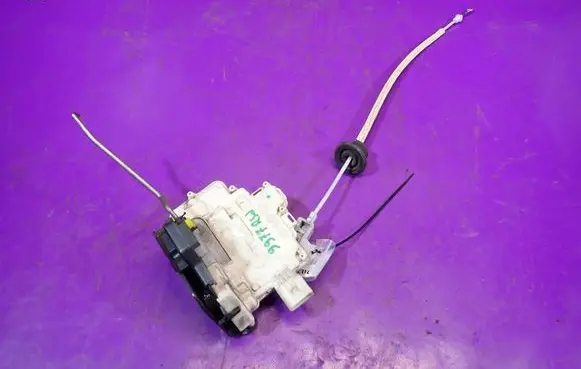 Audi A3 S3 A3 Sportback 8P Front door lock 