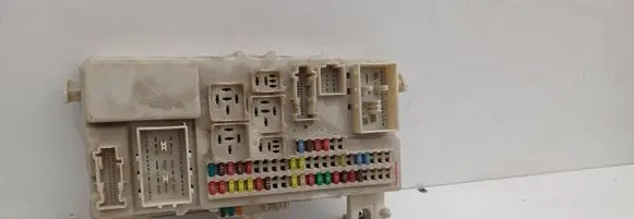 Mazda 3 I Fuse module 66730F 519216071