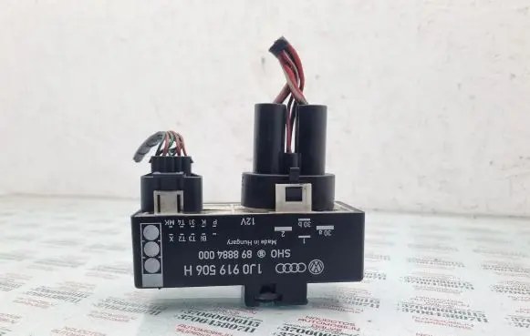 Volkswagen Golf IV Coolant fan relay 1J0919506H
