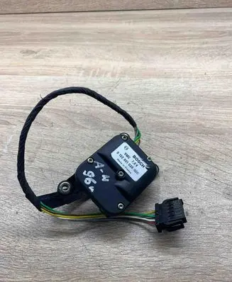 Audi A4 S4 B5 8D Air flap motor/actuator 0132801026