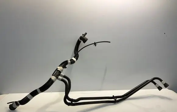 Tesla Model 3 Engine coolant pipe/hose 107757917H