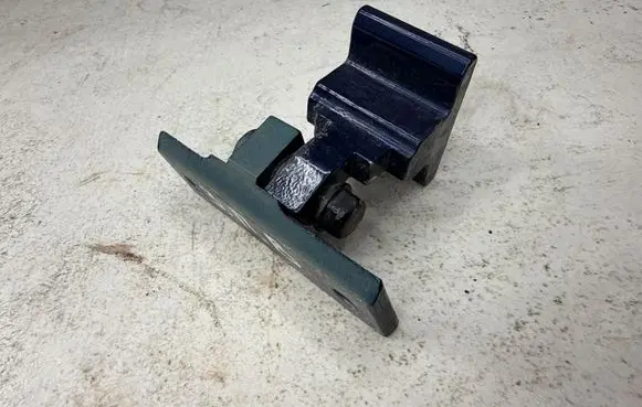 BMW 5 E60 E61 Rear door lower hinge A046574