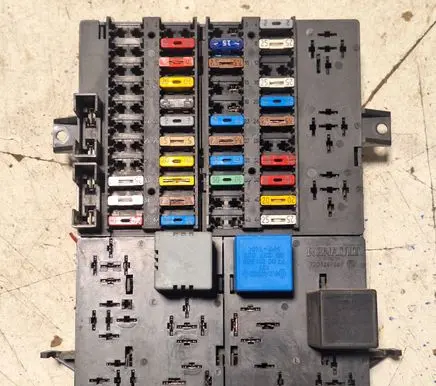 Opel Movano A Fuse box set 7703297587