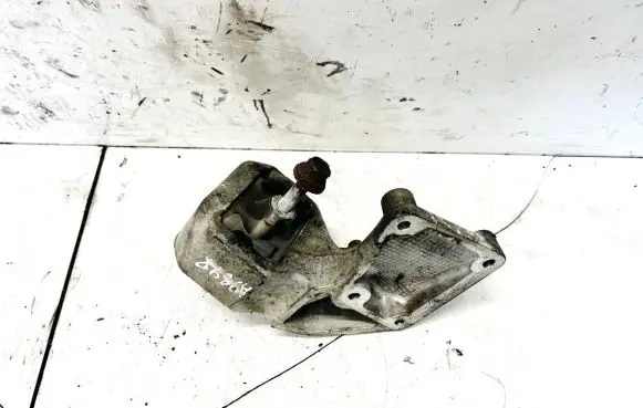 Jeep Grand Cherokee (WK) Engine mounting bracket 52050308ae