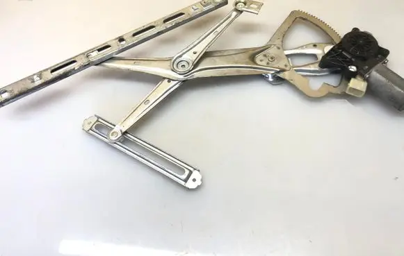 Mercedes-Benz CLK A208 C208 Front door window regulator with motor 0130821723