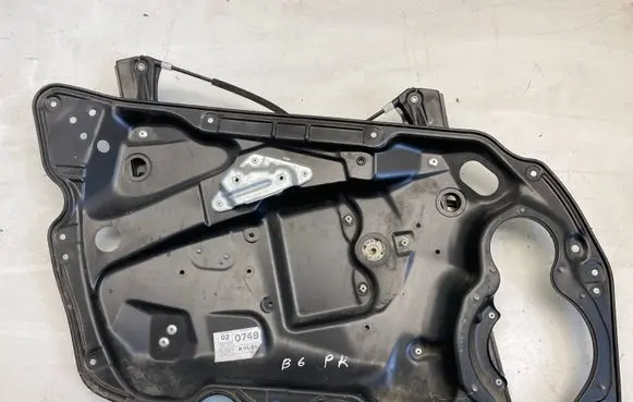 Volkswagen PASSAT B6 Front door window regulator with motor 3C1837755L