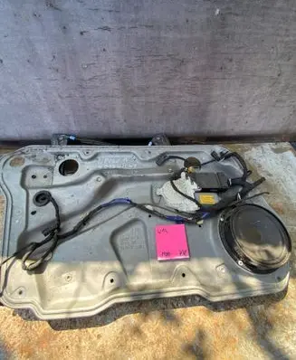 Volkswagen Polo IV 9N3 Front door window regulator motor 105467301 1C1959801A 19400000