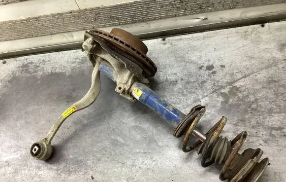 BMW 5 E39 Front wheel hub spindle knuckle