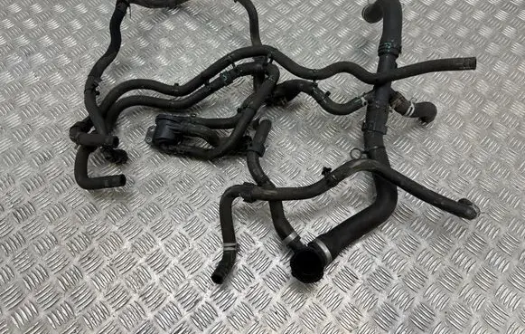 Volvo XC40 Engine coolant pipe/hose 32138788