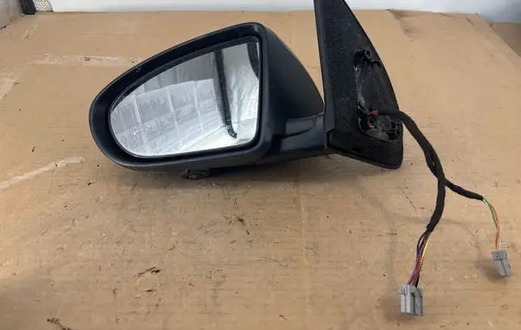 Nissan Qashqai Front door electric wing mirror E11036202 E1026202