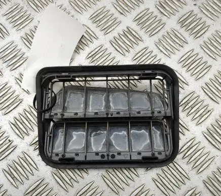 Peugeot 308 Quarter panel pressure vent 9675506980