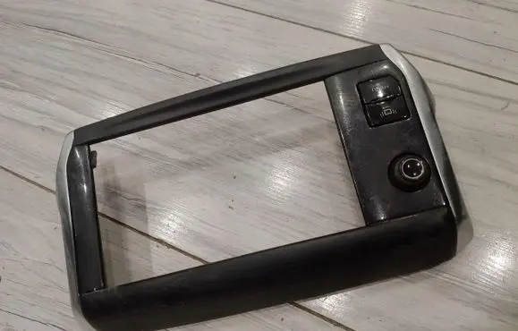 Peugeot 208 I Dashboard center trim panel 9673861377