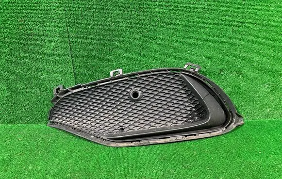 Mercedes-Benz A W176 Front bumper lower grill A1768852700