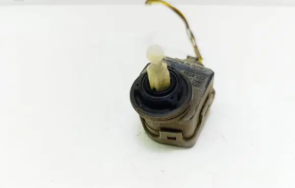 Opel Astra G Headlight level adjustment motor 90590665