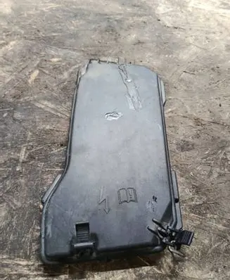 Mercedes-Benz C W204 Fuse box cover A2045400182