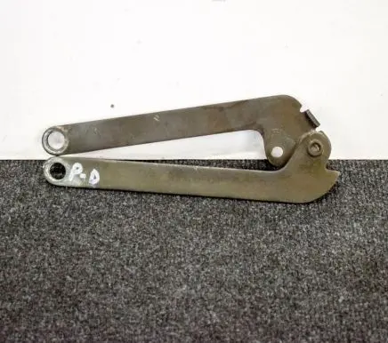 Engine bonnet/hood hinges