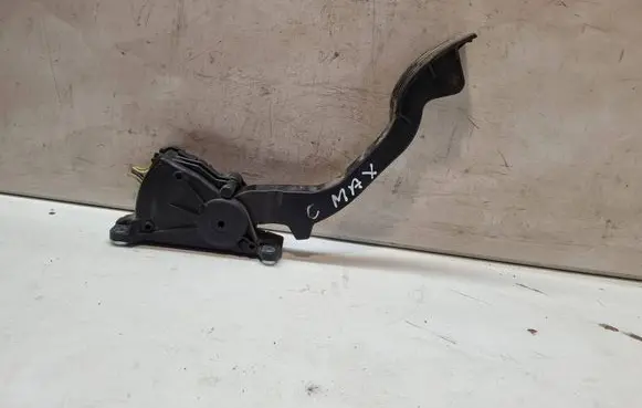 Accelerator throttle pedal