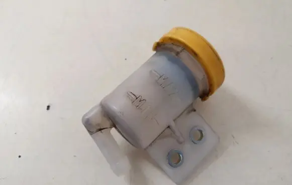 Subaru Outback Brake fluid reservoir 