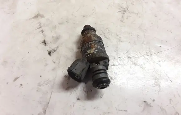 Audi A3 S3 8P Fuel injector 06A906031BT