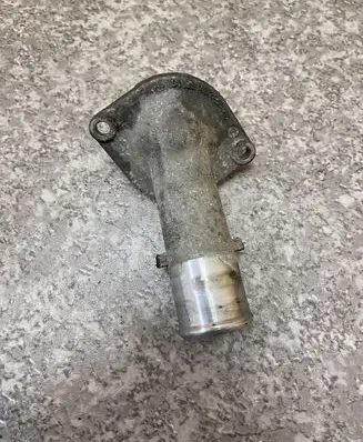 Toyota Avensis T220 Engine coolant pipe/hose 1632100030