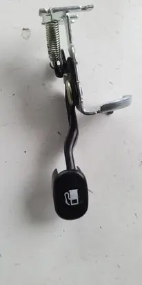 Hyundai Kona I Fuel tank opening switch 