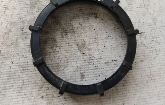 Mercedes-Benz Vito Viano W638 In tank fuel pump screw locking ring/nut 9019900054