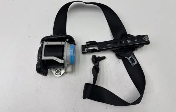 Infiniti Q30 Front seatbelt 307494499228P 3063559