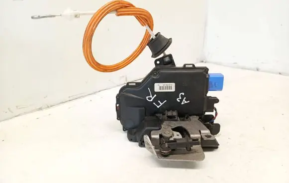 Audi A3 S3 8P Front door lock 4E1837016