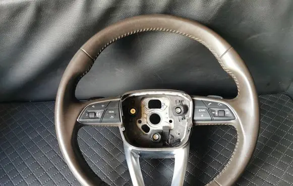 Audi Q7 4M Steering wheel