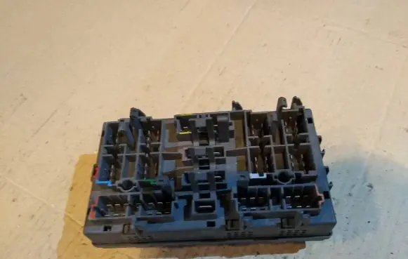 Peugeot 406 Fuse module 9568678980