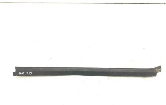Nissan Pathfinder R51 Rubber seal rear door window/glass 