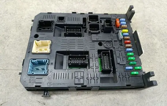 Citroen C5 Fuse box set 9666895680