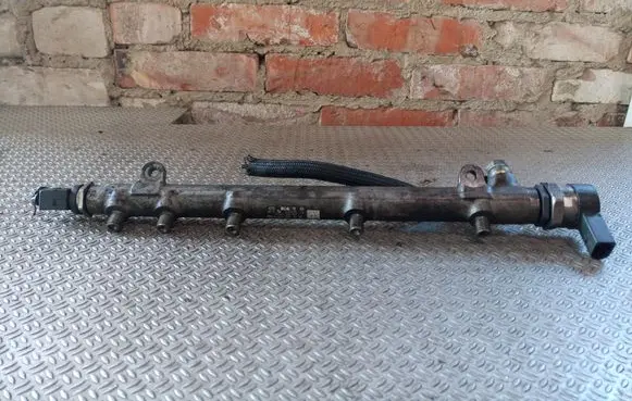Mercedes-Benz C W203 Fuel main line pipe A6460701095 0445214151
