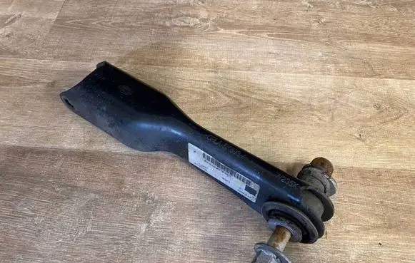Land Rover Discovery 5 Rear control arm CPLA5K976AE J0077