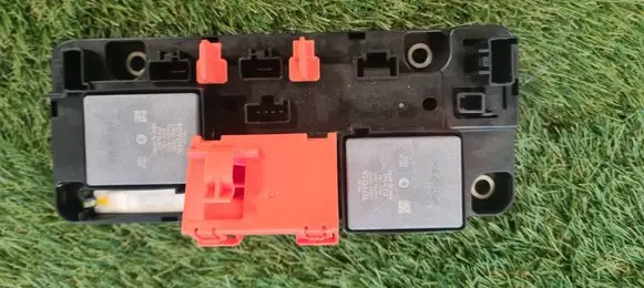 Lexus ES VII XZ10 Relay mounting block 11301677 G92Z147070 6163
