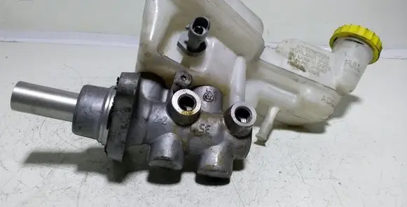 Dodge Caliber Master brake cylinder