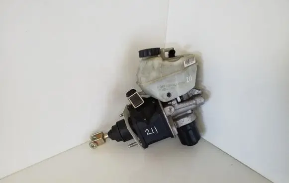 Mercedes-Benz E W211 Master brake cylinder A2114300302 0204251302