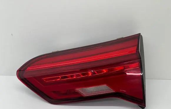 Tailgate rear/tail lights