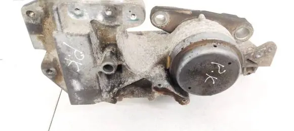 Nissan Qashqai Engine mount bracket