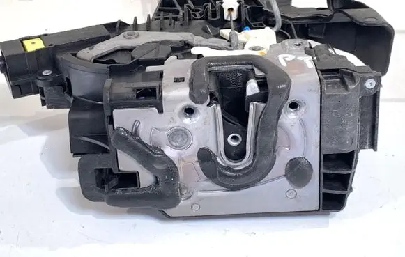 Mercedes-Benz GLC AMG Rear door lock A2220064099