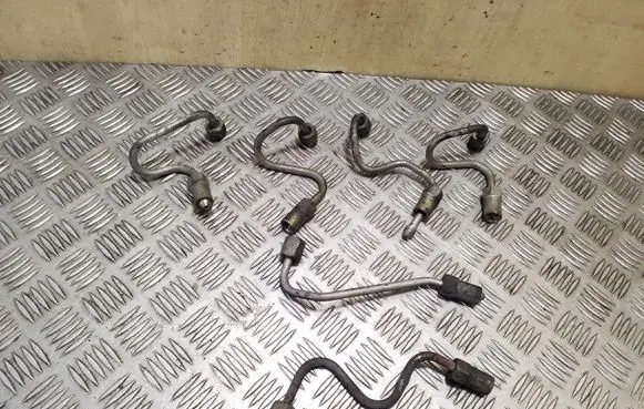 Mazda 6 Fuel injector supply line/pipe 