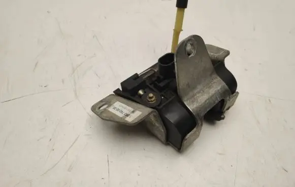 Mercedes-Benz ML W163 Loading door lock A1637400235