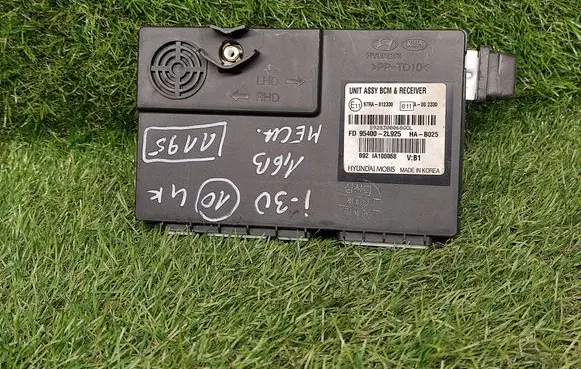 Hyundai i30 Keyless (KESSY) go control unit/module 954002L925