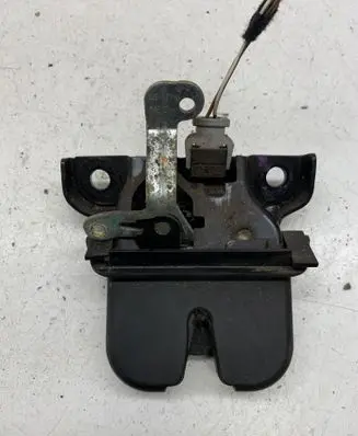 Audi A3 S3 8L Tailgate/trunk/boot lock/catch/latch 8L0827505E